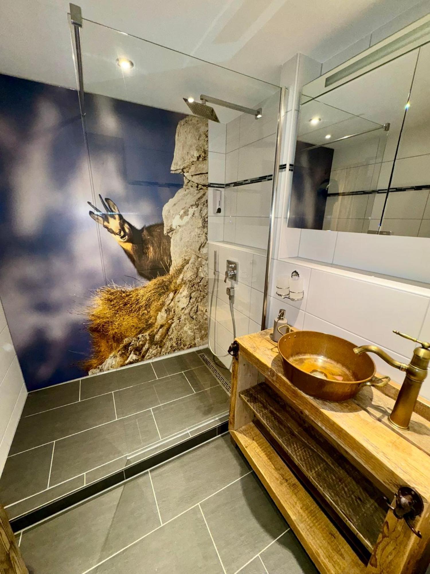 Apartment Zur Gluecklichen Gams - Mit Huettenvibes In Fuer 1-8 Gaeste Oberstdorf