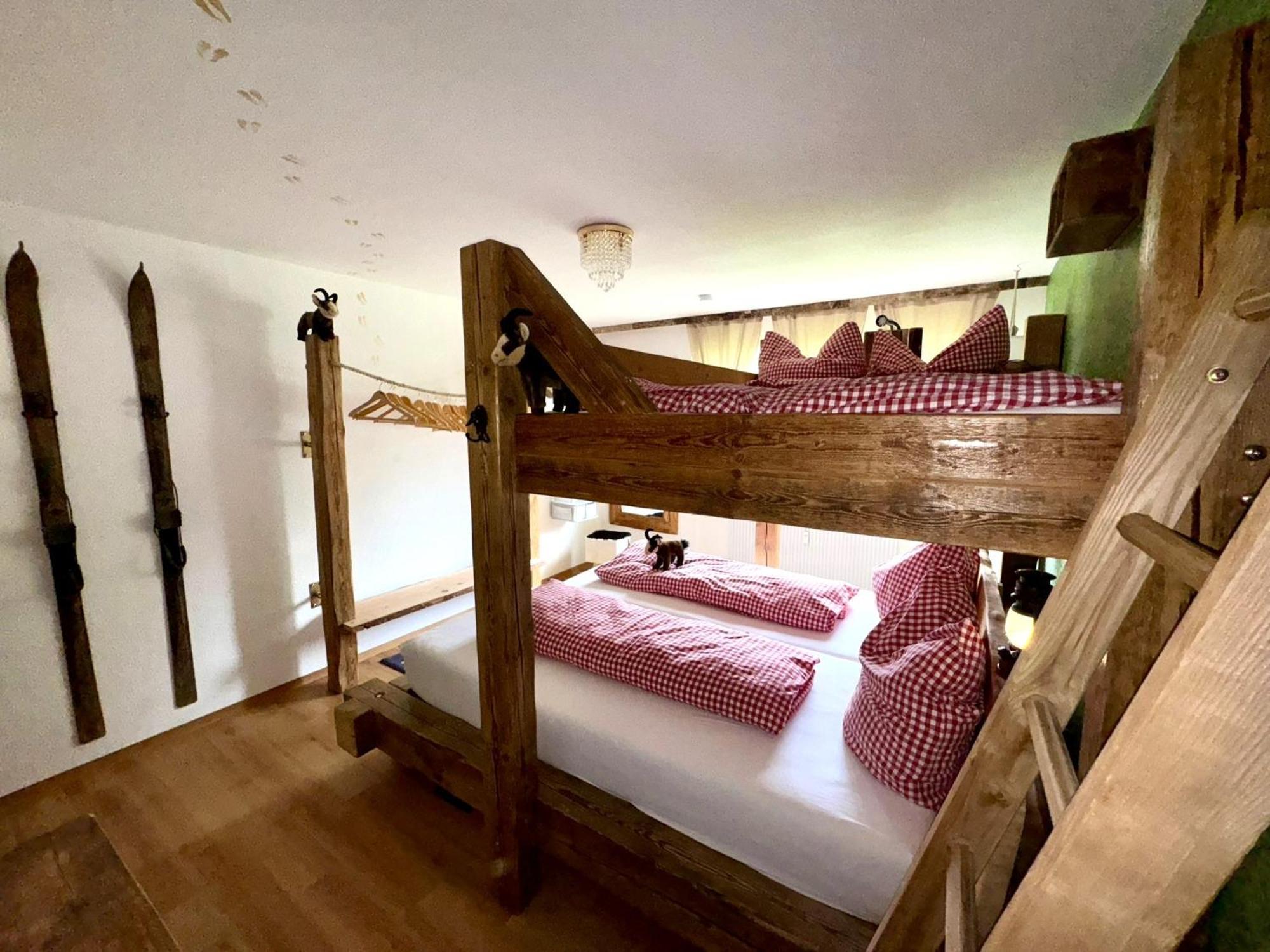 Apartment Zur Gluecklichen Gams - Mit Huettenvibes In Fuer 1-8 Gaeste